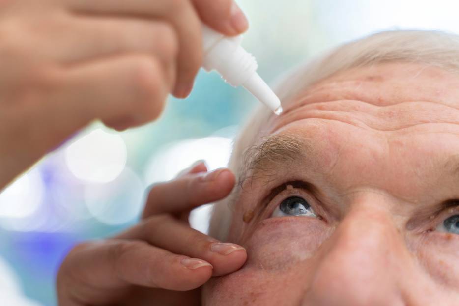 glaucoma drops cataract surgery preparation